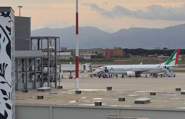 Aerei, caro carburante e continuità: vertice al ministero con la Regione