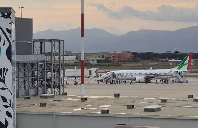 Aerei, caro carburante e continuità: vertice al ministero con la Regione