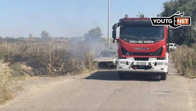 Auto Bruciata Selargius Paura a due passi dalla 554 a Selargius: auto a fuoco, le fiamme coinvolgono un campo (Video)
