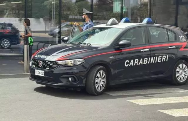 Cagliari, tenta il furto in un supermercato e spintona la direttrice per fuggire: arrestato