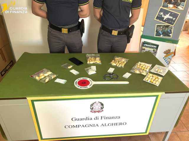Cocaina Sequestro Gdf Alghero Atterra ad Alghero con 80 ovuli nello stomaco: è il secondo in un mese (Video)