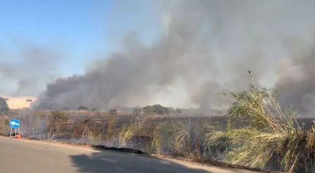 Incendio Monaswtir Vasto rogo nella zona industriale di Monastir: fiamme anche a Serdiana, elicotteri in volo
