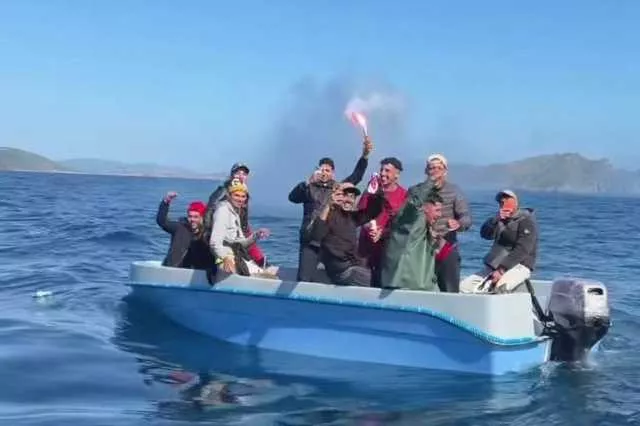 Migranti Arrivi Nuovi sbarchi di migranti nel sud Sardegna: 41 arrivi ieri, ci sono anche bambini e donne