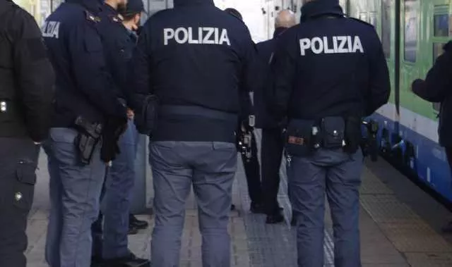 Milano, rissa tra dieci giovani al binario in stazione: morto un ragazzo di 23 anni