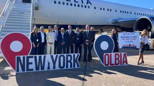Atterrato il primo volo diretto New York-Olbia: 