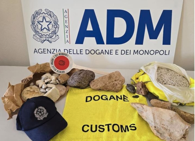 Porto Torres, turista francese sorpresa con 40 chili di sabbia e ciottoli rubati dalla spiaggia di Stintino