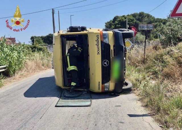 Scuolabus Sicilia Incidente Scontro tra scuolabus e auto: 18 feriti tra cui 14 bambini, due sono gravi