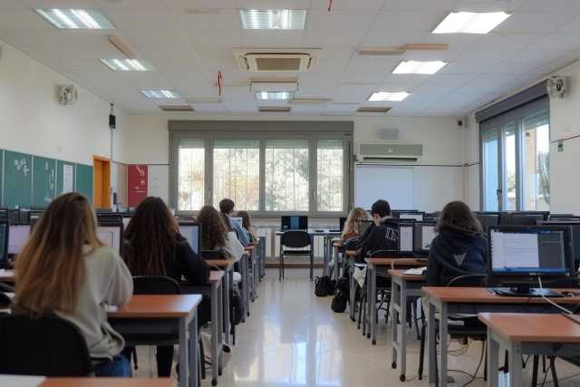 Scuole Foto Simbolo Scuole, Uil e Uil Scuola Sardegna: “Tagli pesantissimi, la Sardegna non può pagare il prezzo delle politiche di ridimensionamento”