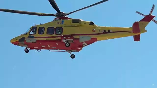 Malore fatale in spiaggia: anziano muore a Platamona 