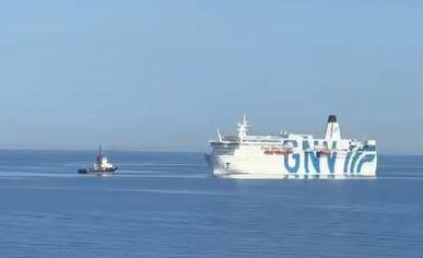 Incendio sulla Gnv Azzurra, Adiconsum chiede risarcimenti per i passeggeri: nave verso Porto Torres