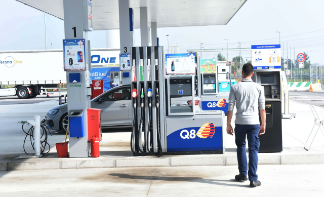 Il prezzo del petrolio scende ma carburanti ancora cari: nell'isola gasolio a 1.926 euro al litro