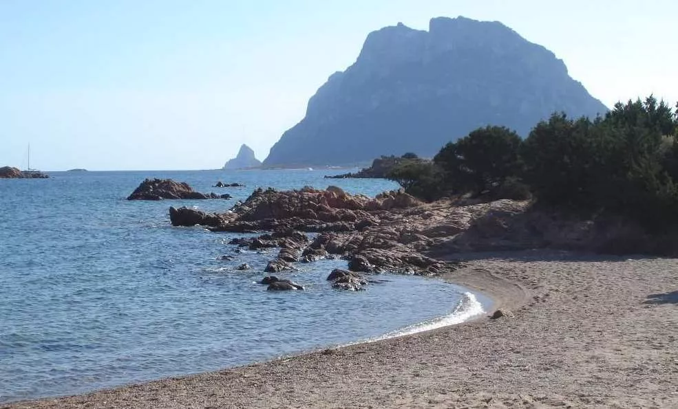 Club extra lusso a Cala Finanza, i deputati sardi del M5S: 