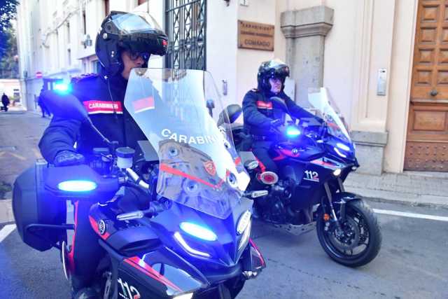 Carabinieri In Moto Monserrato, maltratta il padre anziano: i carabinieri intervengono e scoprono un deposito di ketamina e marijuana