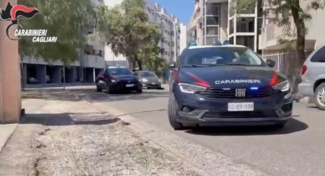 Insulti, minacce e lanci di sassi contro anziani e invalidi nel Cagliaritano: perquisizioni per cinque minorenni
