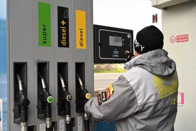 Caro carburanti, il Governo proroga il taglio delle accise fino a 3 luglio