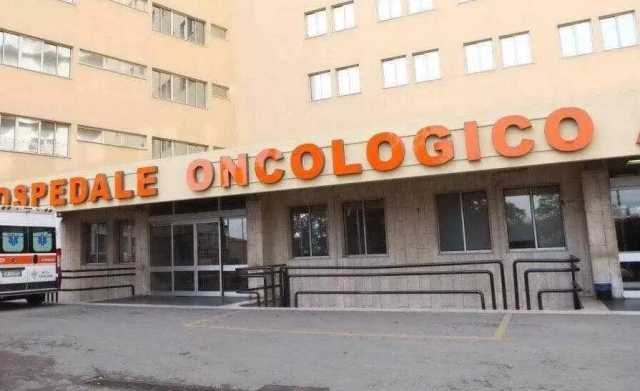 Oncologico Businco Ultima Cagliari, pazienti oncologici senza aria condizionata al Businco: al quinto piano si boccheggia