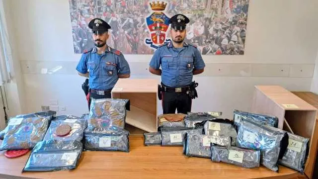 Cagliari, in auto nascondeva 14 chili di marijuana: impiegato 45enne in manette