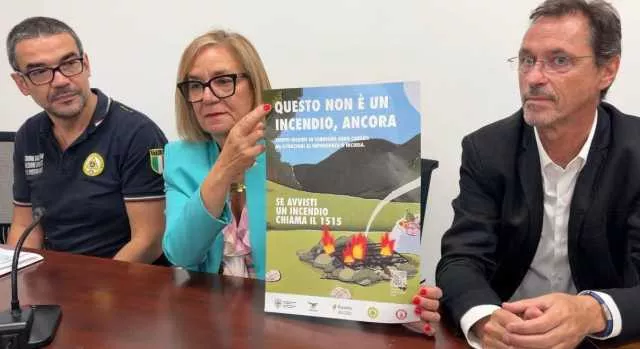 Campagna Antincendio Sardegna 2026 Più di 600 incendi in un solo mese in Sardegna, novecento da inizio anno: