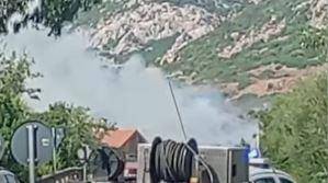 La Sardegna nella morsa degli incendi: Carbonia circondata dalle fiamme, roghi anche a Giave e Ottana