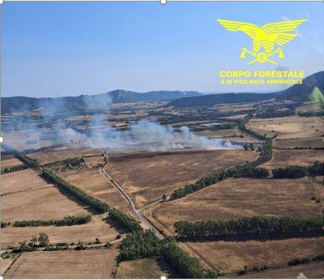 Vasto rogo tra Carbonia e Nuxis: intervengono canadair, super puma ed elicottero militare