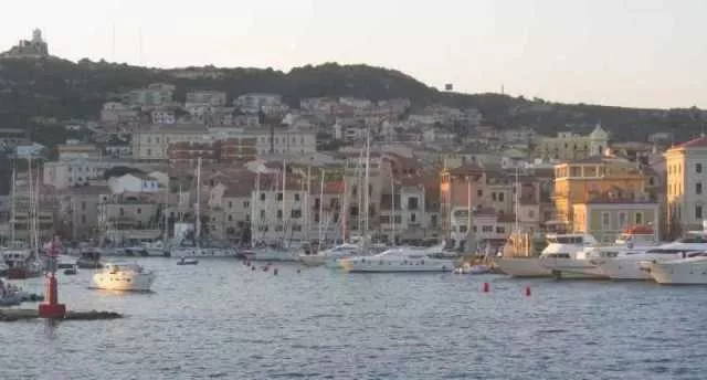 La Maddalena 3 Abusivismo nel parco nazionale dell'arcipelago de La Maddalena: sequestri del corpo forestale