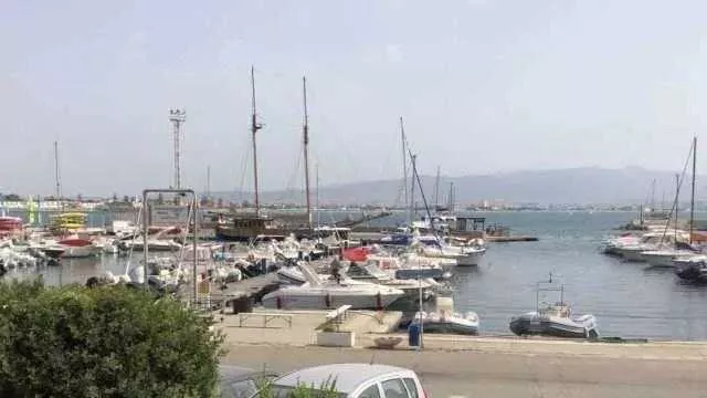 Violenza sessuale su una minore al Poetto: fermato e portato in carcere un uomo
