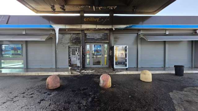 Incendio nel distributore Eni di Decimomannu, la sindaca: "Vile atto intimidatorio, solidarietà ai titolari"