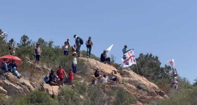 Cala Finanza Presidio Centinaia di sardi in sit-in a Cala Finanza contro il progetto di Tavolara Bay: