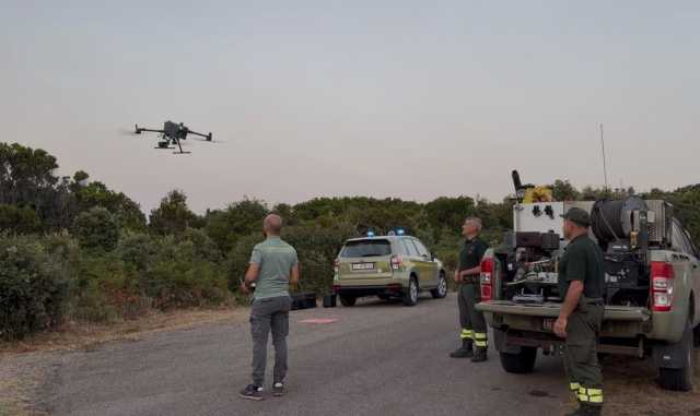 Morgongiori, droni in azione per monitorare la zona colpita dall'incendio 