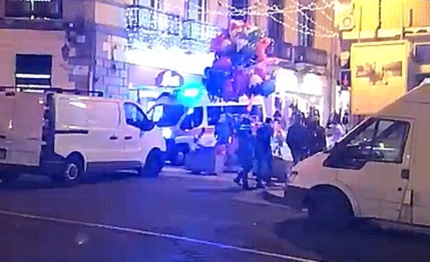 Ambulanza Bloccata In Via Manno