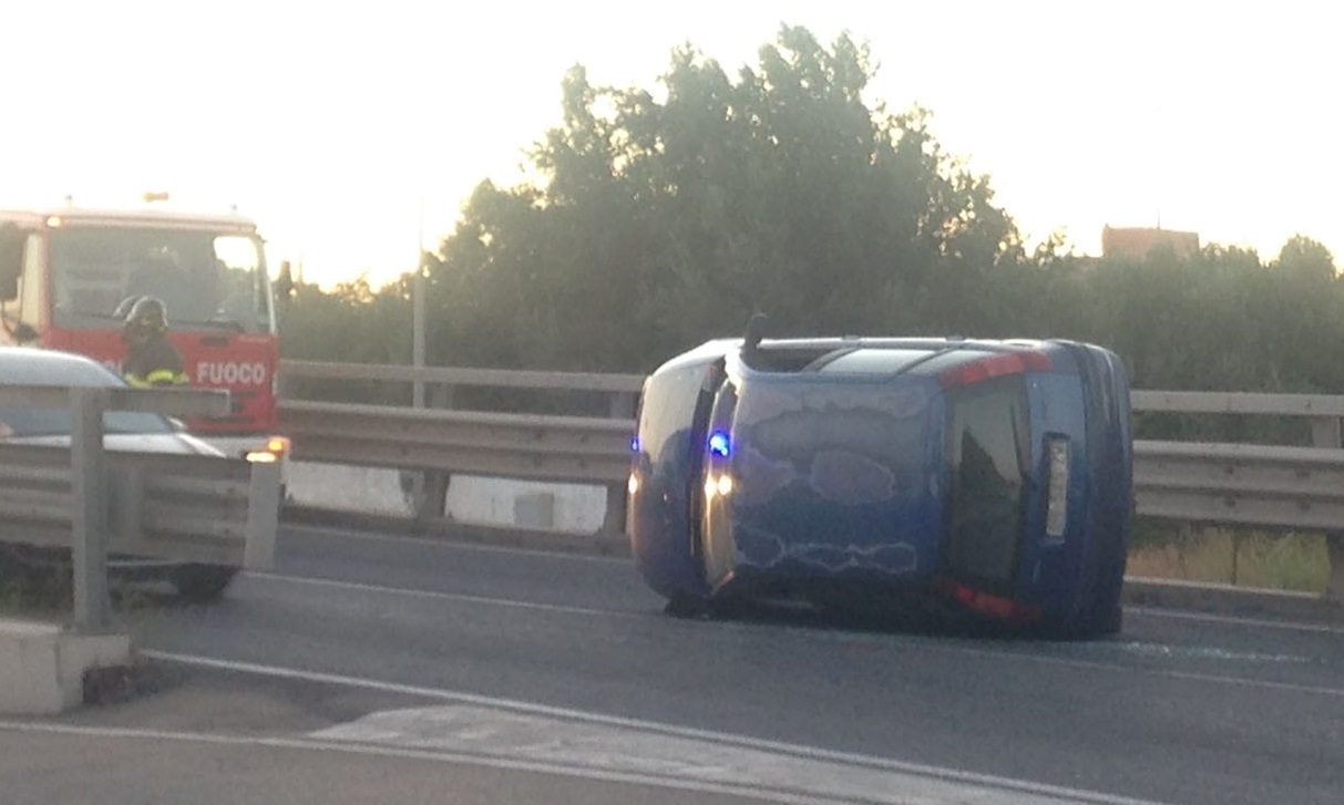 Auto Capotatta Pontis Paris