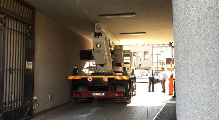 Camion Incastrato Assessorato Al Personale