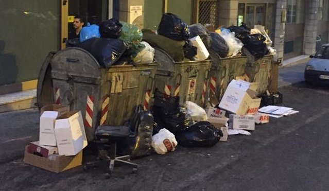 Cassonetti Pieni A Cagliari