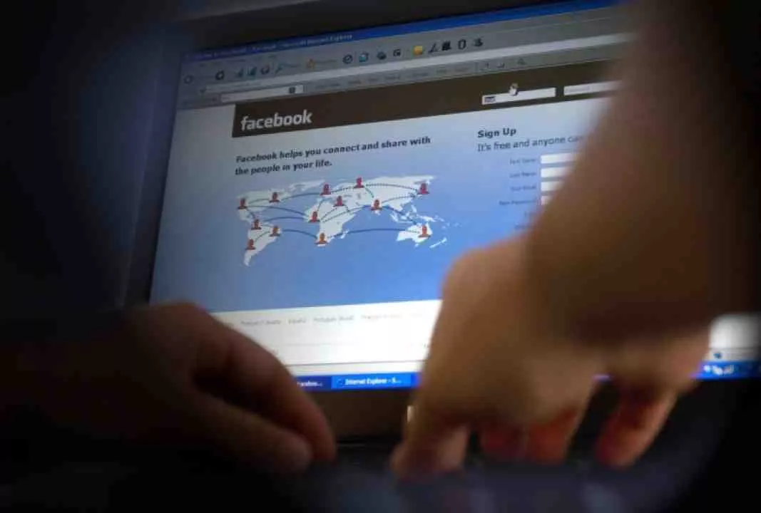 Facebook e Instagram in down in tutto il mondo, problemi anche su Whatsapp