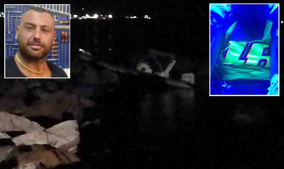 Gommone Sugli Scogli SantElia Porticciolo Due Morti 19