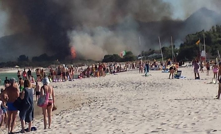 Incendio Canadair Cost Rei Turisti Spiaggia