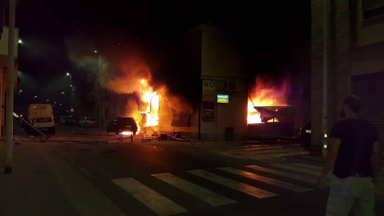 Incendio Bar Via Toti A Pirri