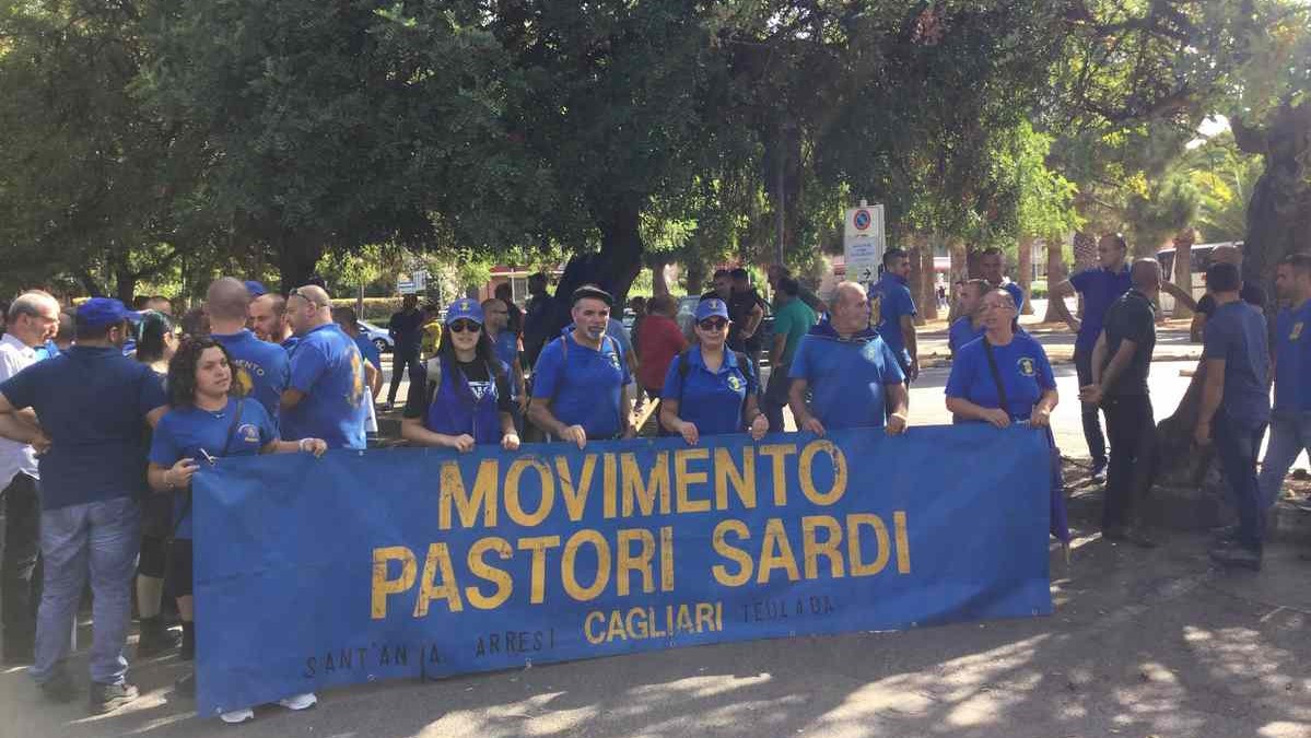 Manifestazione Movimento Pastori Sardi Piazza Marco Polo Altre 1 Copia