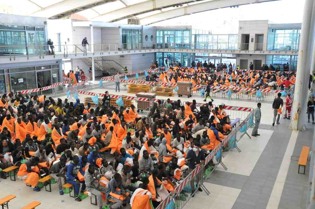Migranti Immigrati Molo Ichnusa Siem Pilot