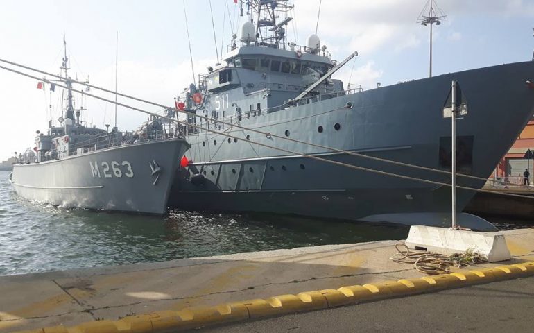 Navi Da Guerra In Porto A Cagliari