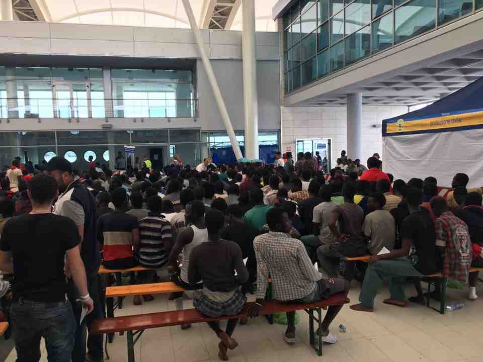 Sbarco Migranti Molo Ichnusa 28 Giugno 2017 1