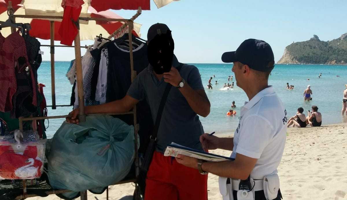 Controlli-ambulanti-spiagge-Cagliari-2