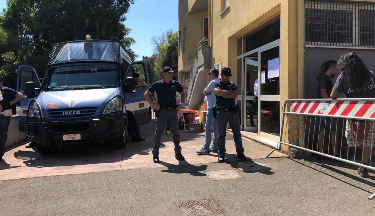 Polizia-universita-centro-studi-occupato