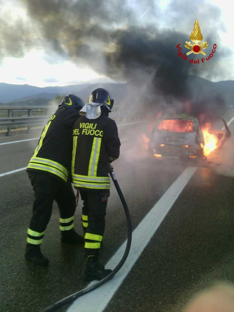 incendio-auto-125