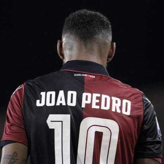 Joao-Pedro-di-spalle-grande