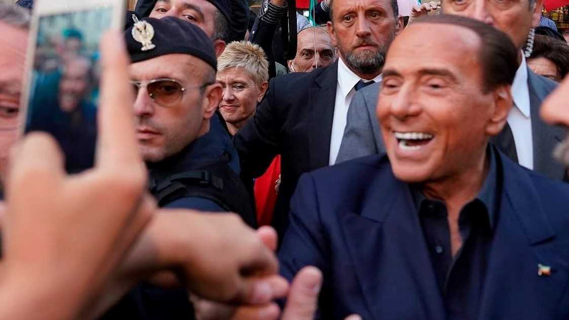 Berlusconi-primo-piano-folla