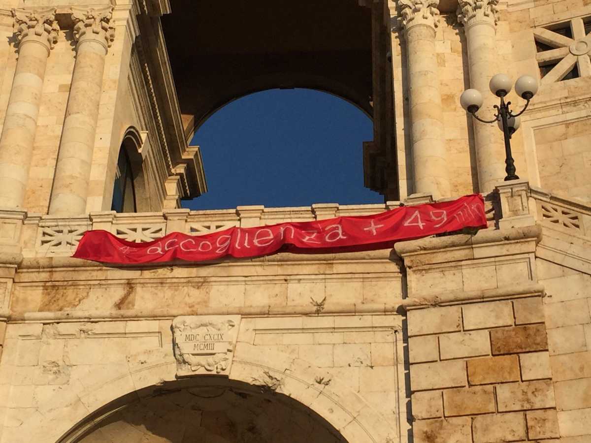 Striscioni-Salvini-Cagliari-2