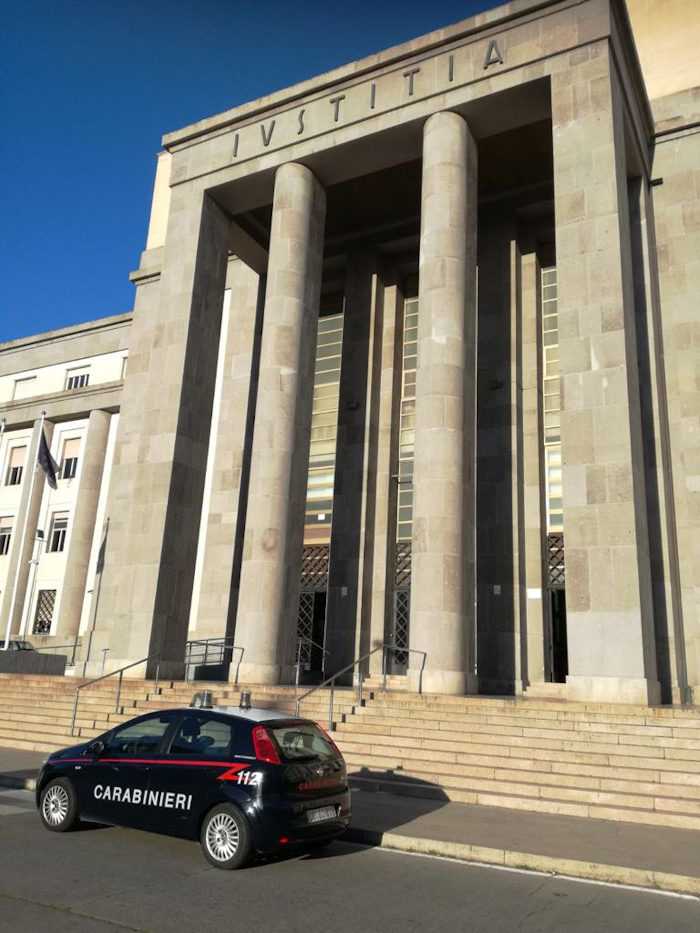 carabinieri-davanti-tribunale-di-Cagliari