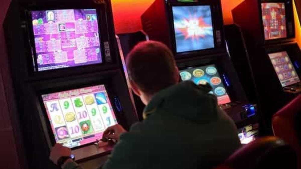 uomo-slot-machine