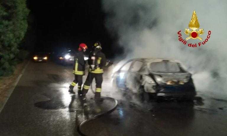 AUTO-IN-FIAMME-MURAVERA